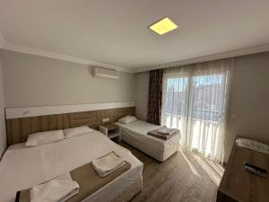 Llit o llits en una habitació de BELCAN Hotel