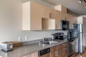 Una cocina o zona de cocina en Queen Anne 1br w gym wd lounge roof deck SEA-569