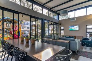 Et tv og/eller underholdning på Luxury Beach Apartment