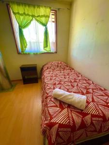 En eller flere senger på et rom på Casa 2 habitaciones en Labranza - Temuco