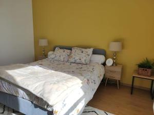 Кровать или кровати в номере Entre Ciel et Mer - Appartement Concarneau