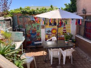 Un patio sau altă zonă în aer liber la Hostal Buena Vista
