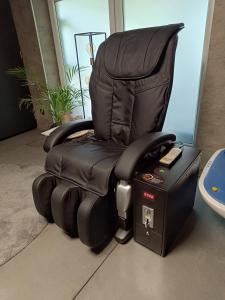 a black chair sitting next to a box at L'écurie gîte duplex wellness in Spa