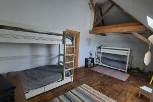 a bedroom with two bunk beds in a room at Cabana & La Jolie Ferme - Entre Chalon et Mâcon in Nanton