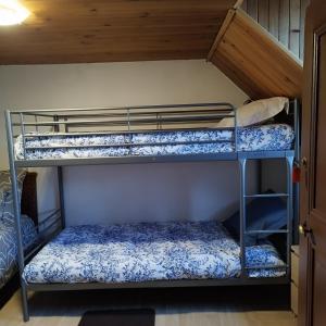 a bunk bed room with two bunk beds at Les Tilleuls in Le Bourg-dʼOisans