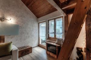 een woonkamer met een trap en een open haard bij Casa Edera by Quokka 360 - typical romantic wooden house in Solduno