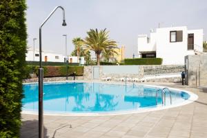 Bazén v ubytování Nice apartment in the heart of Las Americas nebo v jeho okolí
