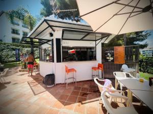 Reštaurácia alebo iné gastronomické zariadenie v ubytovaní Studio with beautiful views in Riviera del Sol