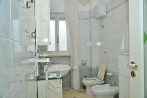 Koupelna v ubytování Frisio Reef Apartment- Sea View + 16 fotografií