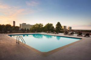 a large swimming pool on top of a building at Comfort Inn & Suites Presidential in Little Rock
