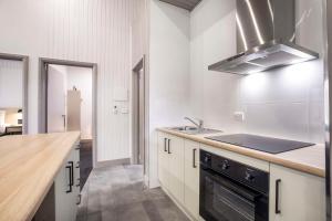 Cucina o angolo cottura di Nightcap at Ferntree Gully Hotel Motel