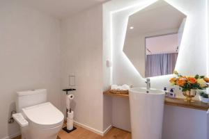 Kylpyhuone majoituspaikassa Luxury House at Xanadu Residence