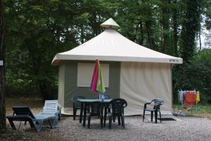 Fotografie z fotogalerie ubytování le Camping Des 3 Lacs v destinaci Belmont-Tramonet