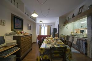 a kitchen and dining room with a table and chairs at B&B L' Eremo in Sulmona