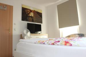 Ένα ή περισσότερα κρεβάτια σε δωμάτιο στο Haus am See