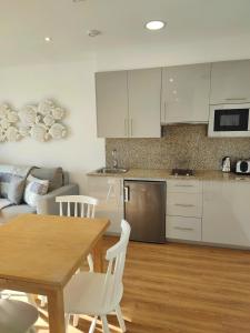 A kitchen or kitchenette at Apartamentos La Toja