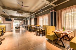 Istumisnurk majutusasutuses Hotel Hari Govindas Mysore - Explore the Heart of Mysore