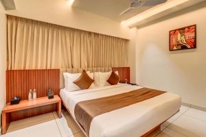 Voodi või voodid majutusasutuse Hotel Hari Govindas Mysore - Explore the Heart of Mysore toas