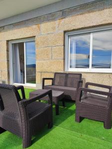 A seating area at Apartamentos La Toja