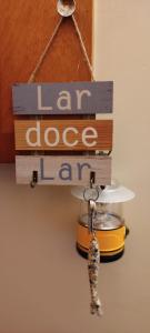 a sign that says acoco law and a cat ornament at Casa da Avó Isaura - Ericeira in Ericeira