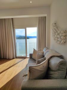 A seating area at Apartamentos La Toja