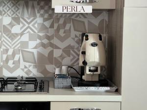a coffeemaker sitting on top of a kitchen counter at Residence Lori in Brindisi