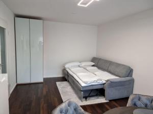 a living room with a couch in the corner at Apartment Amanda in Augsburg