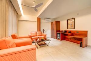 Istumisnurk majutusasutuses Hotel Hari Govindas Mysore - Explore the Heart of Mysore