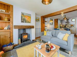 a living room with a couch and a fireplace at 2 Bed in Appledore 89561 in Appledore