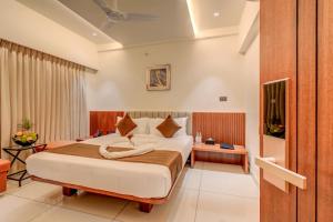 Voodi või voodid majutusasutuse Hotel Hari Govindas Mysore - Explore the Heart of Mysore toas