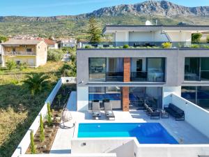 Üldine mäevaade või majutusasutusest Luxury Villa Lux with Heated Pool pildistatud vaade