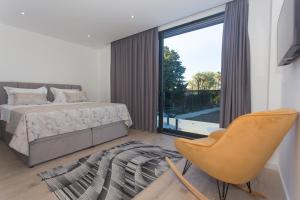 Voodi või voodid majutusasutuse Luxury Villa Lux with Heated Pool toas +57 fotot