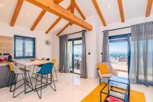 Χώρος καθιστικού στο Luxury Apartment Sea View Punat