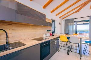 Billede fra billedgalleriet på Luxury Apartment Sea View Punat i Punat