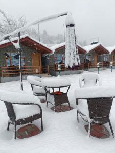 The Shivalaya Retreat - A River Side Resort trong mùa đông
