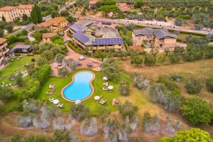 an aerial view of a house with a pool at Hotel Z&igrave; Martino in Castagneto Carducci