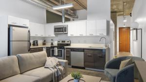Кухня или мини-кухня в Landing Modern Apartment with Amazing Amenities (ID8773X41)
