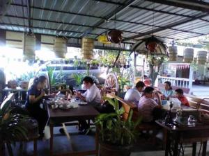 Restoran atau tempat lain untuk makan di Rinradee Place