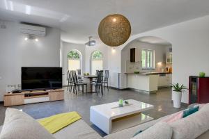 Η κουζίνα ή μικρή κουζίνα στο Villa Filleona