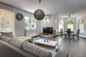 Μια τηλεόραση ή/και κέντρο ψυχαγωγίας στο Villa Filleona