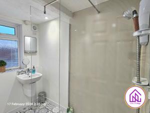 a bathroom with a shower and a sink at The Clevedon Bungalow , Close to Sea Front, Great Locataion in Weston-super-Mare