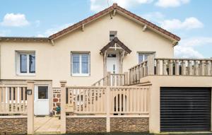 Casa independiente con terraza grande y puerta en Beautiful Home In Juvisy-sur-orge With Kitchen, en Juvisy-sur-Orge