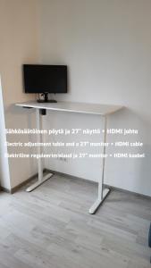 TV a/nebo společenská místnost v ubytování Pärnu Tulbi