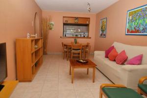Area tempat duduk di 2 bedrooms appartement with shared pool terrace and wifi at Costa Adeje