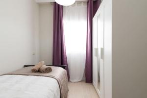Posteľ alebo postele v izbe v ubytovaní 3 bedrooms appartement with terrace and wifi at Las Palmas de Gran Canaria 4 km away from the beach