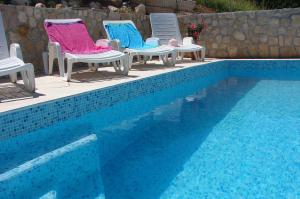 Bazén v ubytovaní Family apartments Grguric alebo v jeho blízkosti
