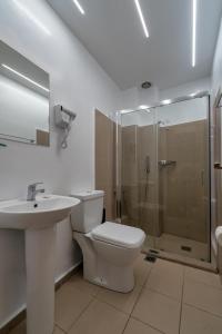Ванная комната в Hotel Adonis Athens