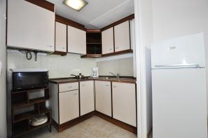 Kuchyňa alebo kuchynka v ubytovaní 1216 THALASSA Estudio - Apivend Immo