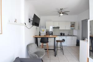 Kuchyňa alebo kuchynka v ubytovaní RNET - Casa del Sol Roses Costa Brava