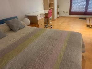 Posteľ alebo postele v izbe v ubytovaní Preciosa vivienda enorme y totalmente equipada en el centro de Figueres